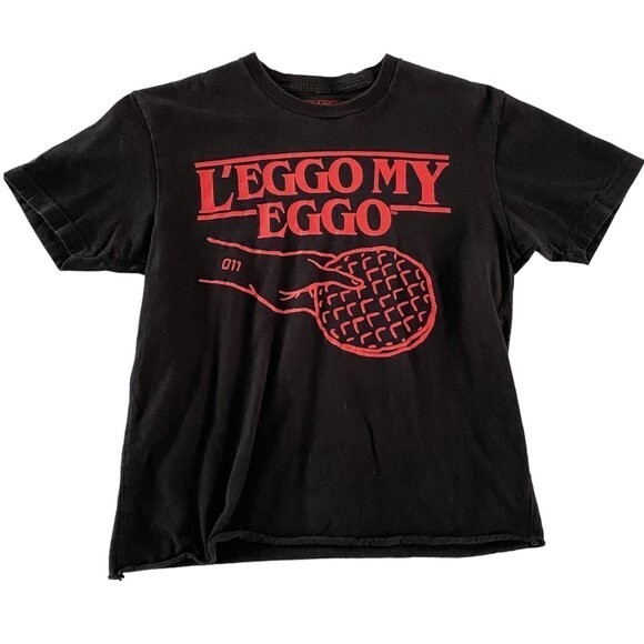 Stranger Things Black Cropped Crew Neck Red Front Graphic Eggo 011 T-Shirt XS - Picture 1 of 7